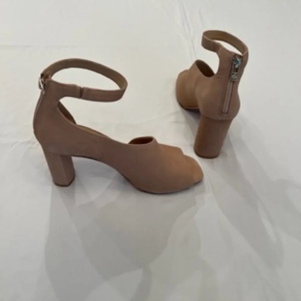 Antonio Melani High Heels. Size 9.5. Beige
